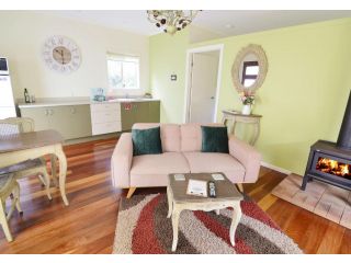 Apple Tree Cottage Guest house, Montville - 3