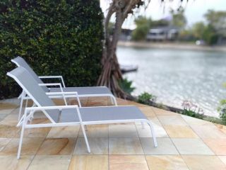 April 19 - Four Bedroom Home on Canal with Pool, Pontoon, Aircon & Wifi! Guest house, Maroochydore - 5