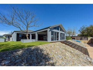 Aqua Tides- Family Home with Pool Guest house, Western Australia - 1