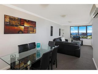Aqualine Apartments On The Broadwater Aparthotel, Gold Coast - 3