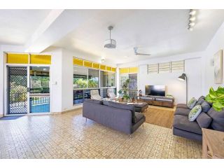 'Arafura Blue' a Poolside Family Oasis on the Coast Guest house, Nightcliff - 5