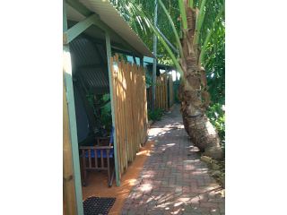 Arcadia Beach Guest House and Car Hire Guest house, Nelly Bay - 3