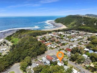 Immaculate Beachside Home with Fireplace and Patio Guest house, Bateau Bay - 5