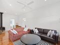 Immaculate Beachside Home with Fireplace and Patio Guest house, Bateau Bay - thumb 3