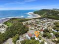 Immaculate Beachside Home with Fireplace and Patio Guest house, Bateau Bay - thumb 5
