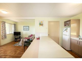 ARCADIA -Straddie original 3 bedroom house with ocean views Guest house, Point Lookout - 4