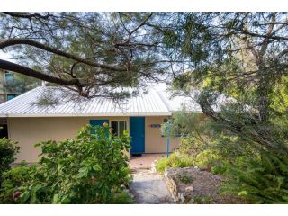 ARCADIA -Straddie original 3 bedroom house with ocean views Guest house, Point Lookout - 2