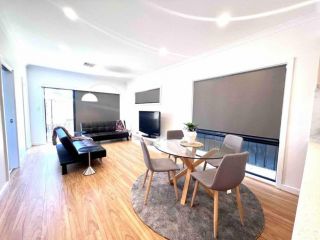 Archies townhouse 3 bdrm sleeps 5 wifi AC Guest house, Kensington and Norwood - 2