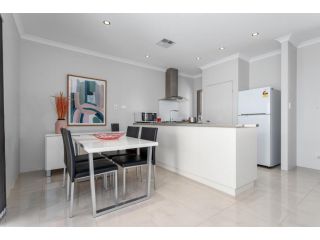 Ardross Short Stays Villa, Perth - 5