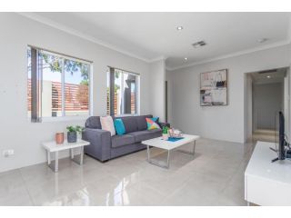 Ardross Short Stays Villa, Perth - 3