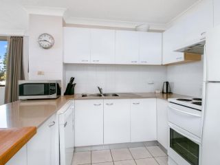 Aries Unit 5 - Beachfront Central Coolangatta Apartment, Gold Coast - 5