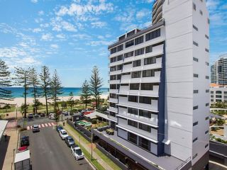 Aries Unit 5 - Beachfront Central Coolangatta Apartment, Gold Coast - 1