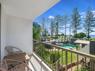 Aries Unit 5 - Beachfront Central Coolangatta Apartment, Gold Coast - 3