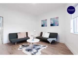 Art Deco Mosman Dream-Minutes Drive to Balmoral Apartment, Sydney - 4