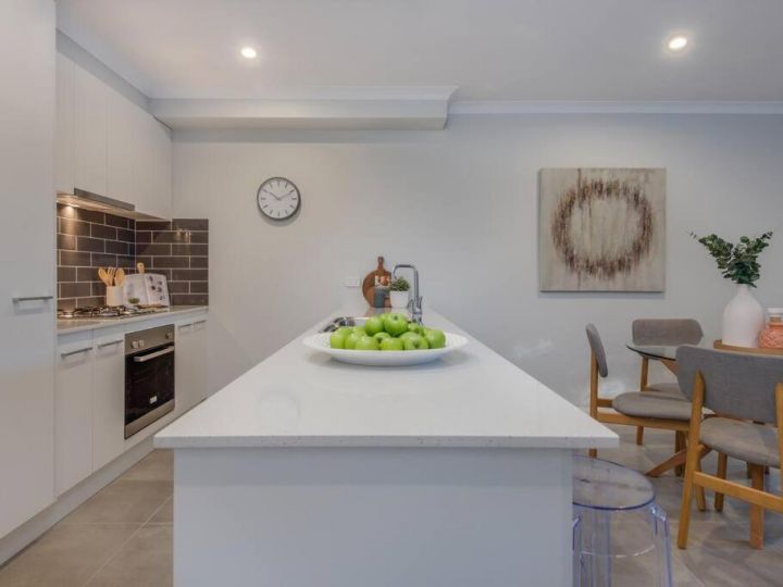3 Bedroom townhouse located 2 minutes from town center Guest house, Wangaratta - imaginea 1