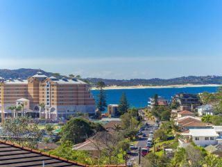 Spacious Modern Apartment with Breathtaking Views Guest house, Terrigal - 3