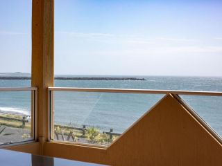 Avalon 2- uninterrupted views- almost on the beach! Apartment, Yamba - 1