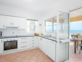 Avalon 2- uninterrupted views- almost on the beach! Apartment, Yamba - 5