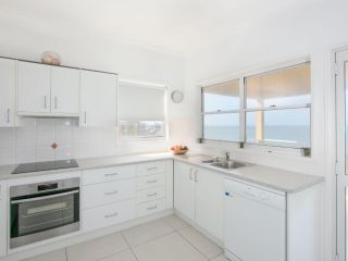 Avalon 3 - views to die for - across the road from convent beach Apartment, Yamba - 3
