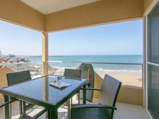 Avalon 3 - views to die for - across the road from convent beach Apartment, Yamba - 2