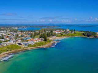 Avalon 4 - right across the road from convent beach - uninterrupted views Apartment, Yamba - 2
