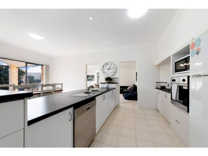 Avalon Beach Escape ~ Family Favourite with Wifi Guest house, Wannanup - imaginea 8