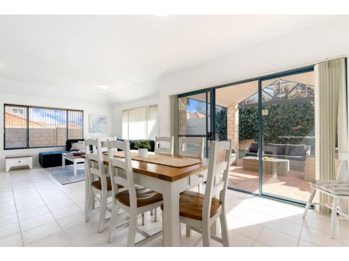 Avalon Beach Escape ~ Family Favourite with Wifi Guest house, Wannanup - imaginea 12