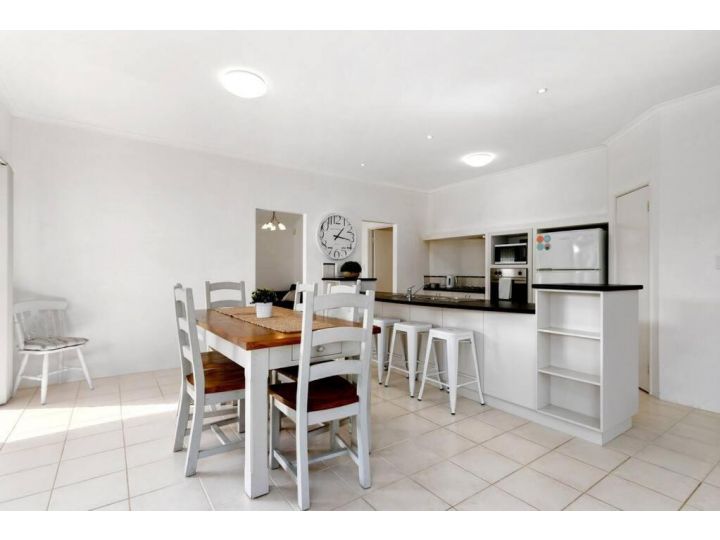 Avalon Beach Escape ~ Family Favourite with Wifi Guest house, Wannanup - imaginea 10