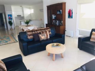 Azure Vista Guest house, Belmont - 3