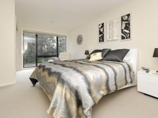 'Bagnall Views' 2/161 Government Rd - Stylish & modern duplex across the road to the waters edge Guest house, Nelson Bay - 3