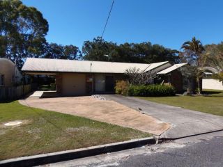 Baker - Rainbow Beach - Walk to Everything, Including the Beach Guest house, Rainbow Beach - 2