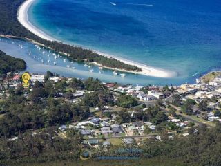 Balcony With Water Views with Private Courtyard Guest house, Huskisson - 3