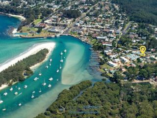 Balcony With Water Views with Private Courtyard Guest house, Huskisson - 4