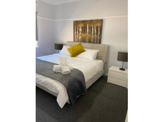 BALLARAT CLOSE 2 CBD + HOSPITAL+3BR HOME+NETFLIX + WiFi + Gift Apartment, Victoria - 4