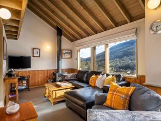 Banjo 2 Bedroom Loft with fireplace and mountain views Apartment, Thredbo - 2