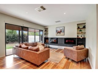 Banksia House - Executive Property Mansfield Vic Guest house, Mansfield - 1