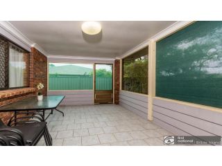 Banksia Gem One Street Back From Waterfront Guest house, Banksia Beach - 5