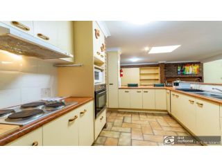 Banksia Gem One Street Back From Waterfront Guest house, Banksia Beach - 1