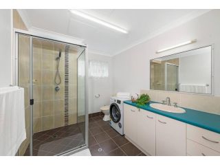 Bargara beachfront Unit - dog friendly Apartment, Bargara - 4