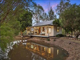 Barney Creek Vineyard Cottages Hotel, Queensland - 4