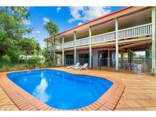 Barny's - Rainbow Beach - Fantastic beach house in the perfect spot, Pets Welcome, Wi-Fi Guest house, Rainbow Beach - 2