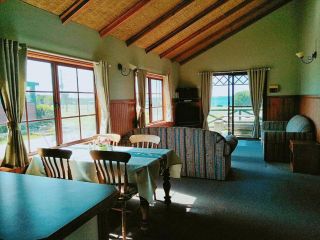 Baudins Accommodation Hotel, King Island - 3