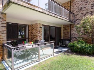 57 'BAY PARKLANDS', 2 GOWRIE AVE - GROUND FLOOR UNIT WITH POOL, TENNIS COURT & AIRCON Apartment, Nelson Bay - 1