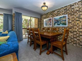 28 'Bay Parklands', 2 Gowrie Ave - pool, tennis + stunning views Apartment, Shoal Bay - 5