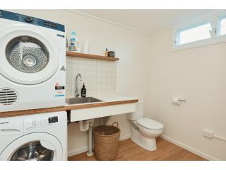 BAY PROPERTIES . The Sailors Upper Deck Apartment, Yamba - 1