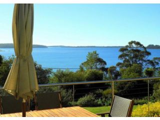 Bay Views with Swimming Pool Apartment, St Helens - 2