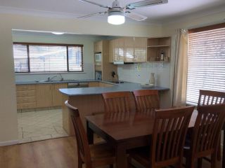 Baydream' 13 Pirralea Parade - pet friendly, aircon, boat parking Guest house, Nelson Bay - 5