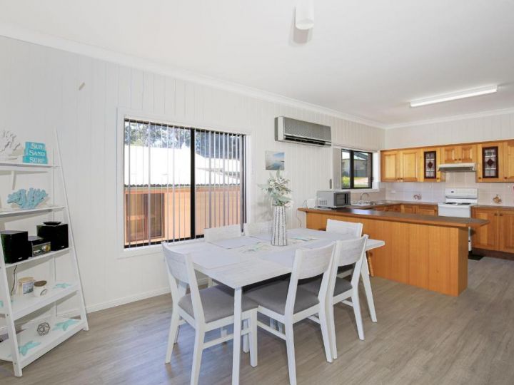 Bayview - Absolute Waterfront with Jetty - 5 Mins to Hyams Beach Guest house, Erowal Bay - imaginea 9