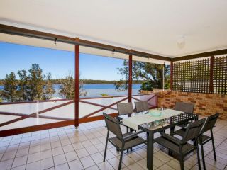Bayview - Absolute Waterfront with Jetty - 5 Mins to Hyams Beach Guest house, Erowal Bay - 4