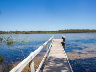 Bayview - Absolute Waterfront with Jetty - 5 Mins to Hyams Beach Guest house, Erowal Bay - 2